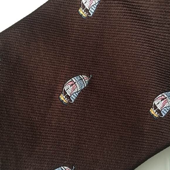 Vintage Neiman Marcus tie with sail boat print - Picture 3 of 5